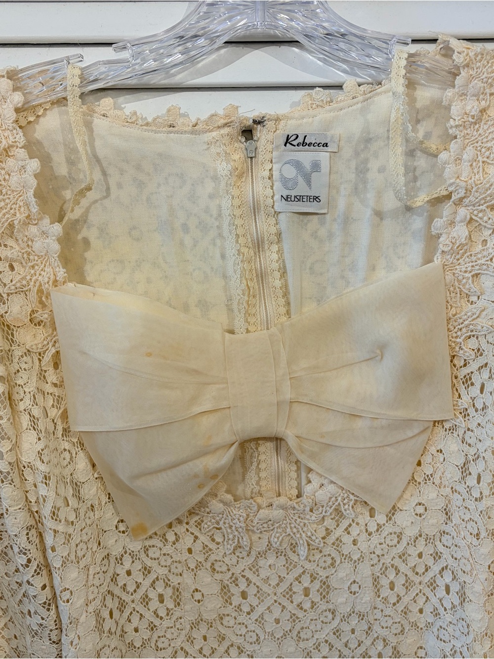Vintage Cream Lace Bow Front Women's wedding dress Small